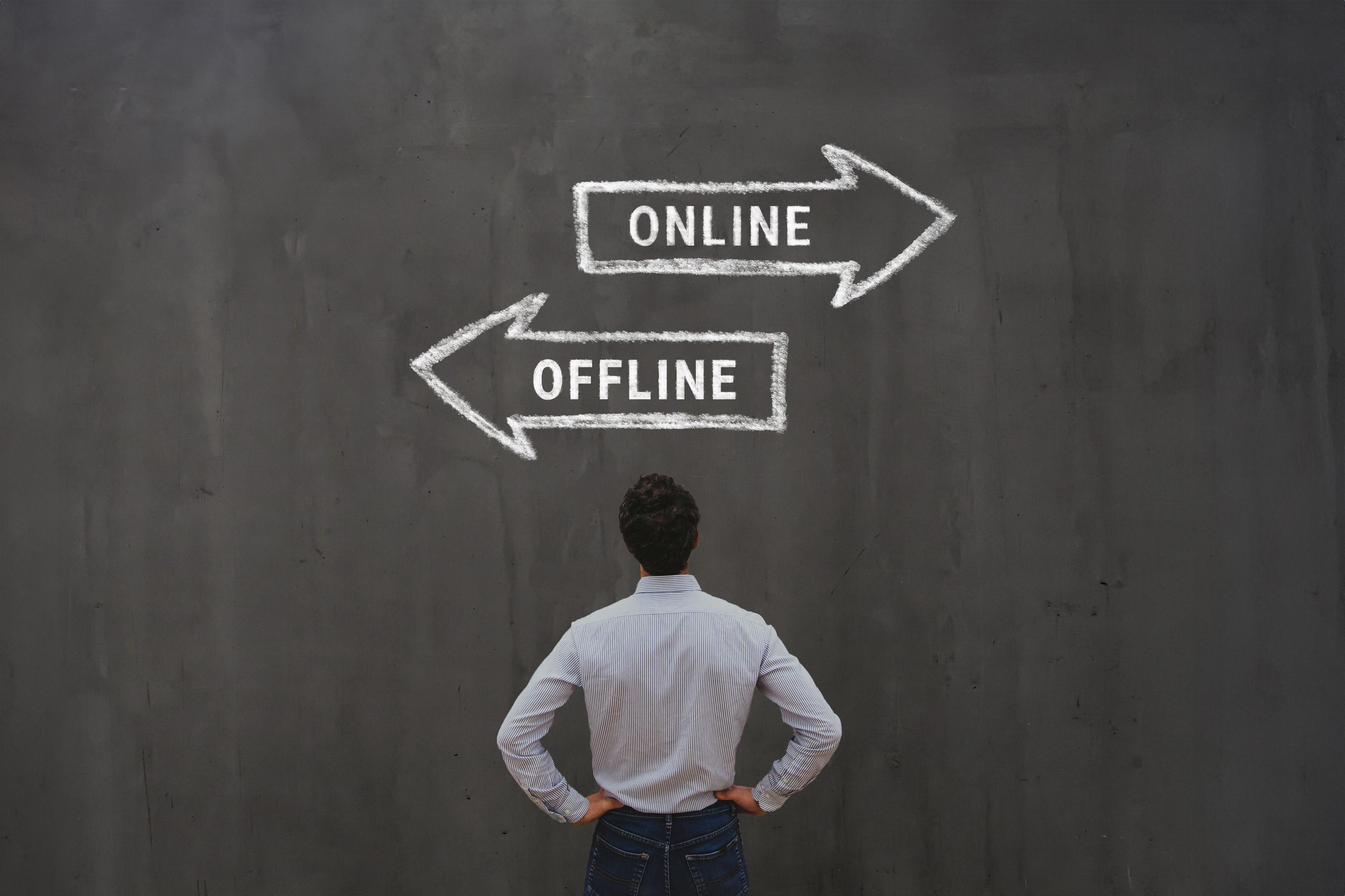 Comment répartir son budget communication entre les canaux online et offline ?